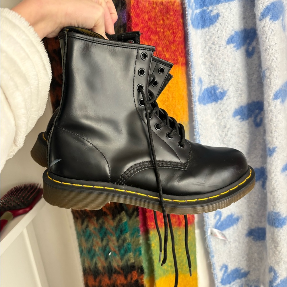 BLACK DR. MARTENS